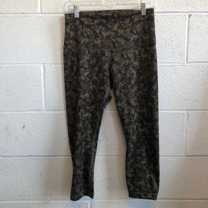 lululemon athletica Pants - Lululemon olive & black hi waist camo crops sz 10 lululemon athletica Pants - Lululemon olive & black hi waist camo crops sz 10